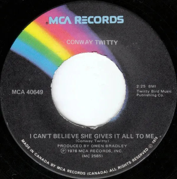 Conway Twitty : I Can't Believe She Gives It All To Me (7", Single)