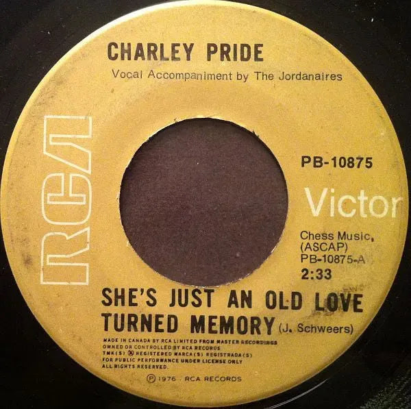 Charley Pride : She's Just An Old Love Turned Memory / Country Music (7")