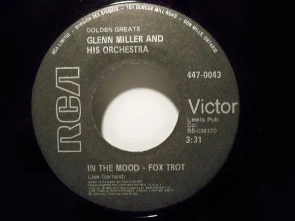 Glenn Miller And His Orchestra : In The Mood / A String Of Pearls (7", RE)