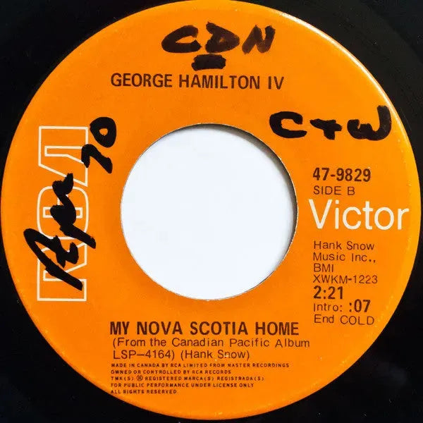 George Hamilton IV : She's A Little Bit Country (7", Single)