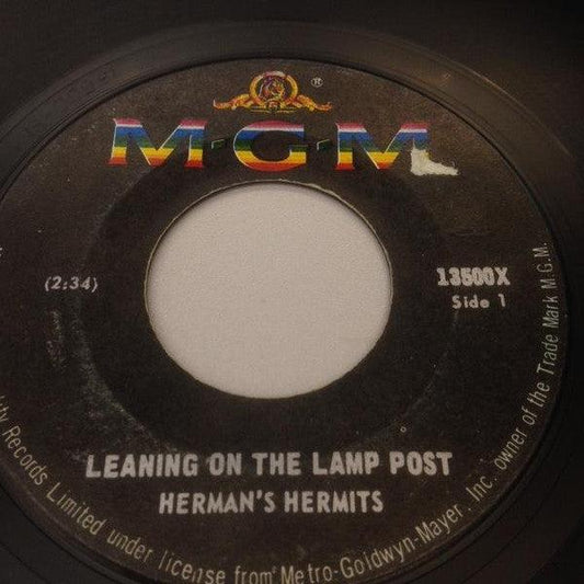Herman's Hermits - Leaning On The Lamp Post / Hold On! (7", Single) - 75music